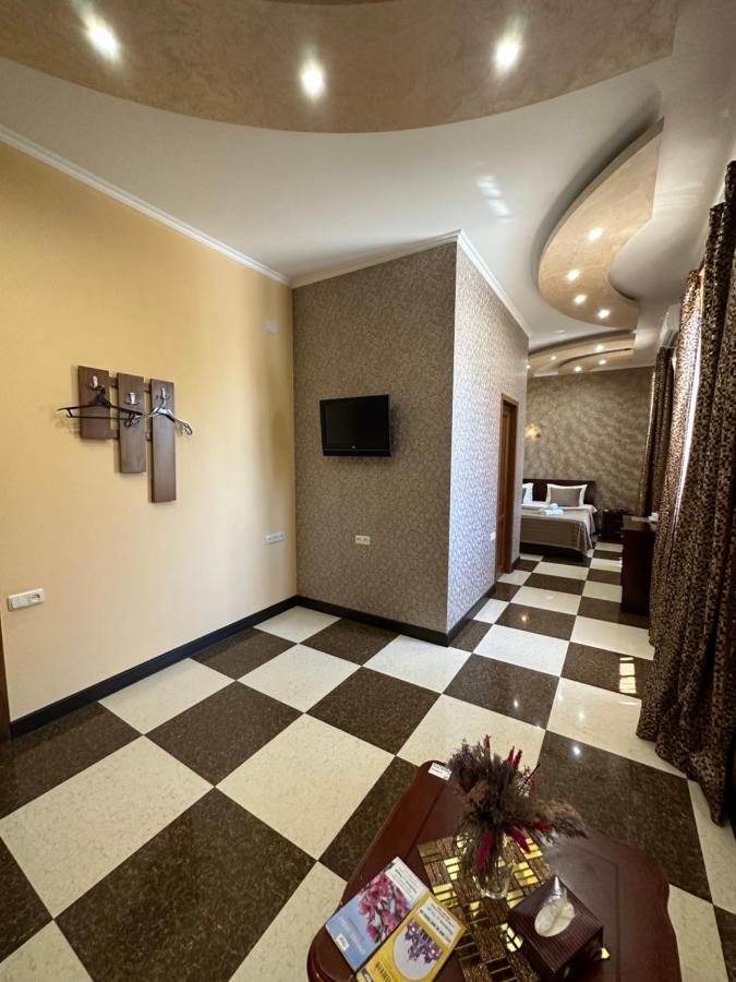 Royal Plus Hotel Yerevan Exterior photo